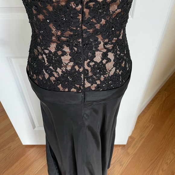 Gorgeous black lace gown with drop waist rhinestone and satin bottom, size 6 - Picture 4 of 7